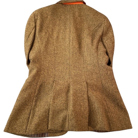 Elegant Women's Tan Tweed Blazer - Picture 6 of 14